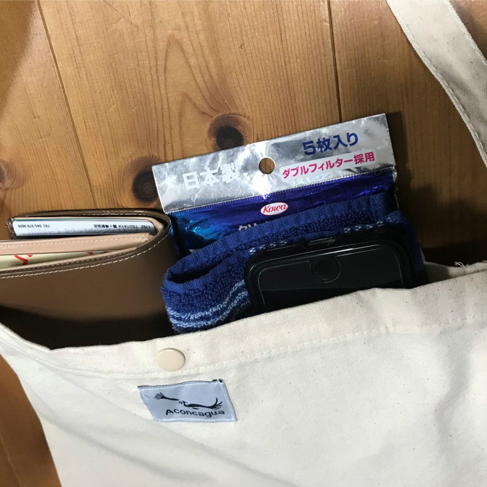 Canvas sacoche shoulder bag with dot button on opening