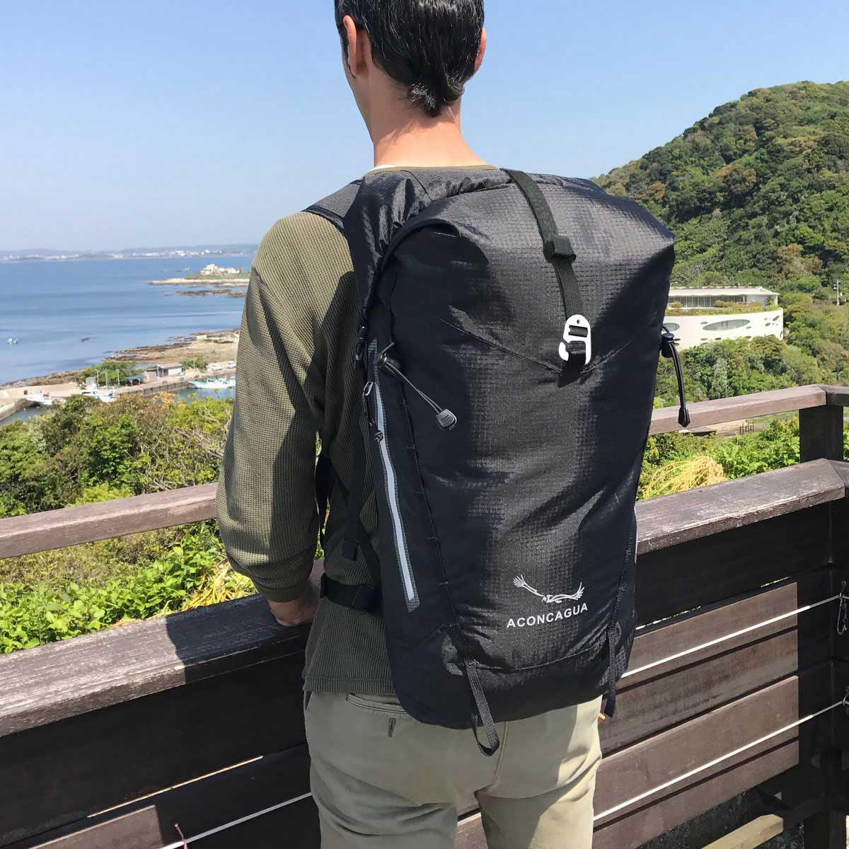 Iguazu イグアス ブラック 超軽量 ウルトラライト 450g 完全防水 リュックサック 23L~30L 容量調節可 ロールトップ 防水ジッパーポケット プールバッグ アコンカグア 送料込み