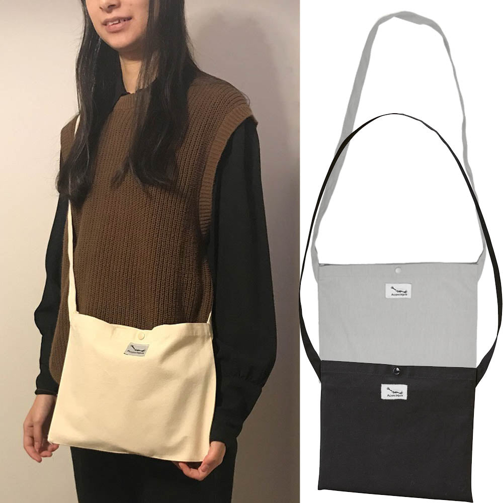 Canvas sacoche shoulder bag with dot button on opening