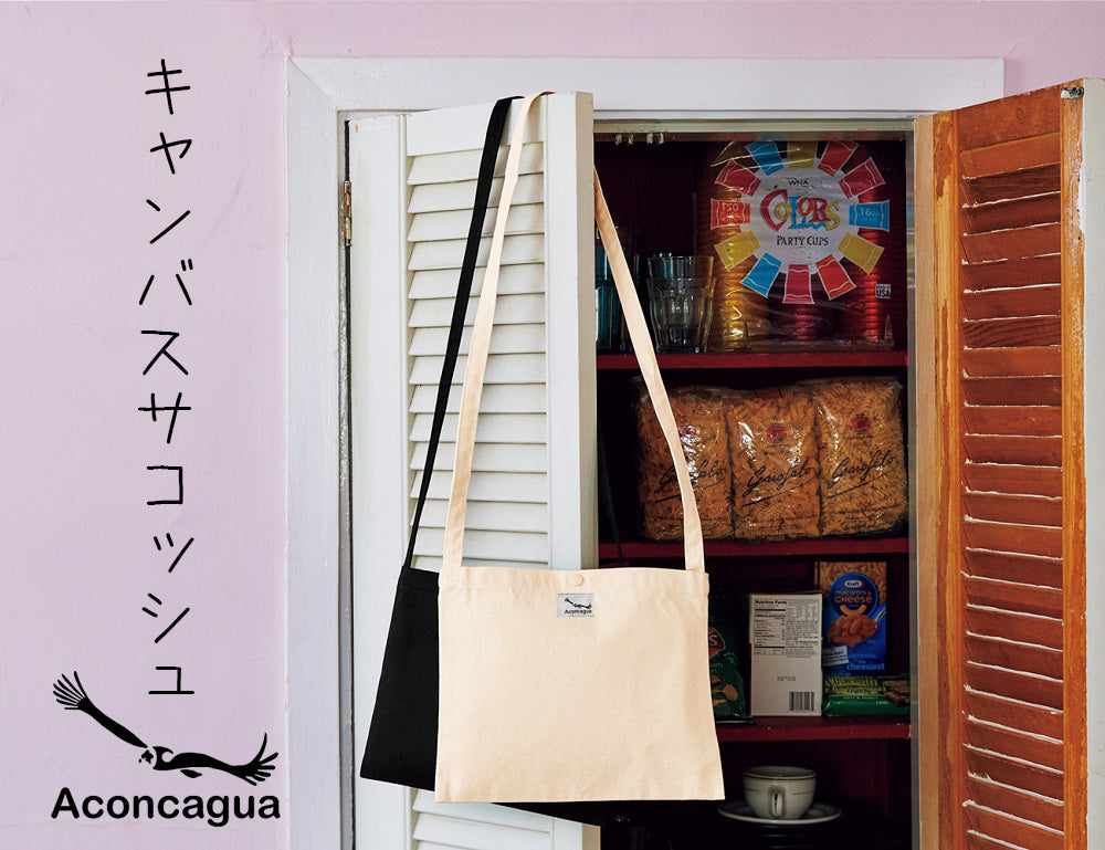 Canvas sacoche shoulder bag with dot button on opening